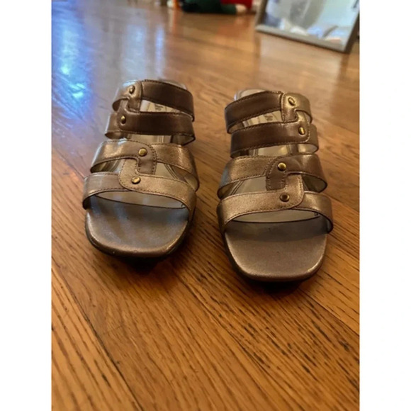 Life Stride Sandals Women's Size 7.5 Antique Bronze - Picture 2 of 7